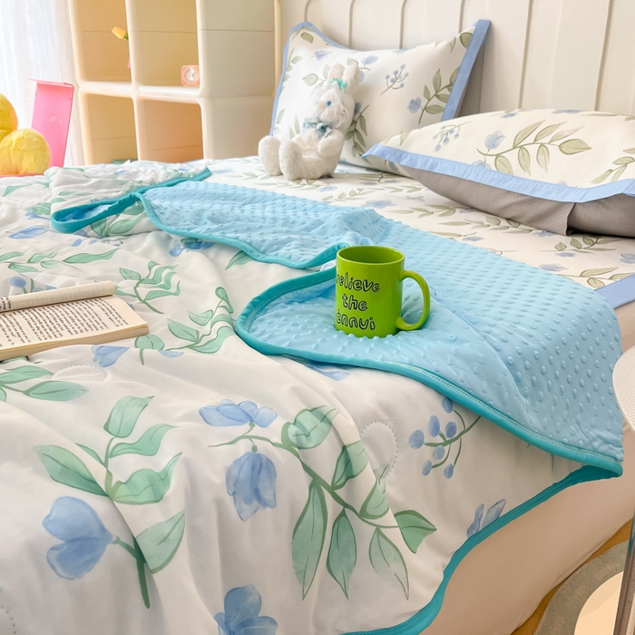 91家纺网 家纺一手货源 找家纺 安哆啦 2024新款A类凉感丝冰豆豆夏被冰丝席冰藤席四件套 夏被-森林来信