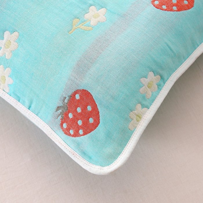 91家纺网 家纺一手货源 找家纺 朴尔家纺-毛巾被 2024新款全棉卡通六层纱布儿童枕套 甜甜草莓蓝