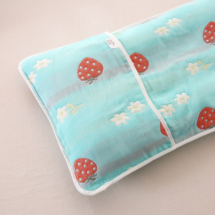 91家纺网 家纺一手货源 找家纺 朴尔家纺-毛巾被 2024新款全棉卡通六层纱布儿童枕套 甜甜草莓蓝