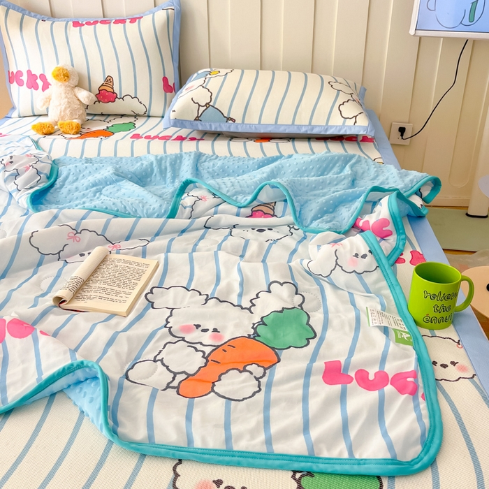 91家纺网 家纺一手货源 找家纺 安哆啦 2024新款A类凉感丝冰豆豆夏被冰丝席冰藤席四件套 夏被-吹泡泡