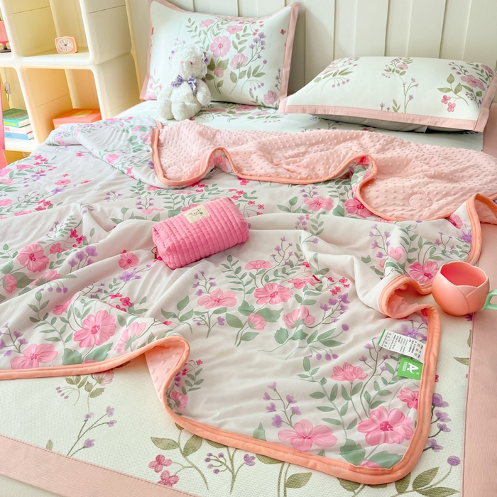 91家纺网 家纺一手货源 找家纺 安哆啦 2024新款A类凉感丝冰豆豆夏被冰丝席冰藤席四件套 夏被-夏日初恋