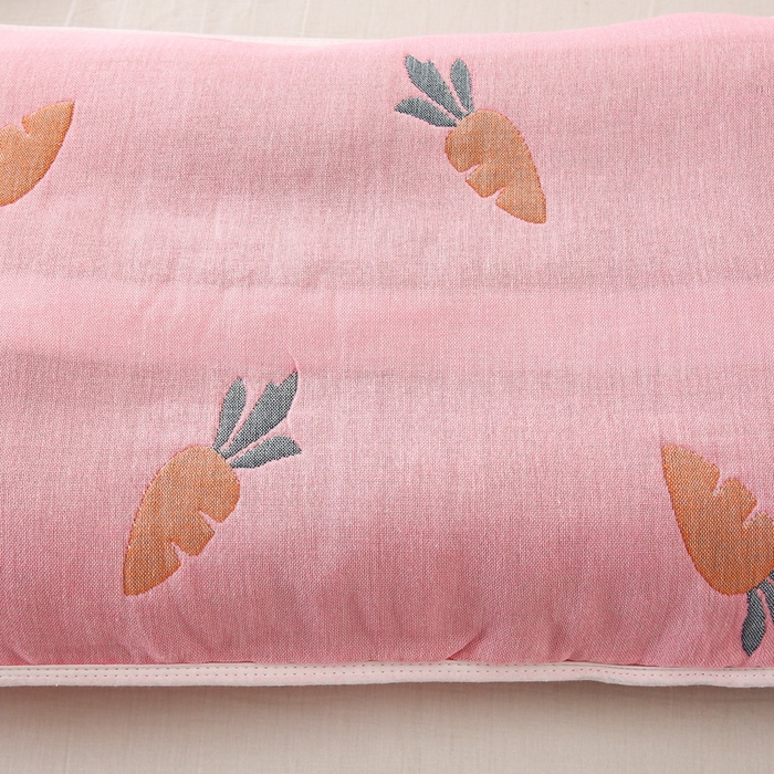 91家纺网 家纺一手货源 找家纺 朴尔家纺-毛巾被 2024新款全棉卡通六层纱布儿童枕套 多彩胡萝卜粉