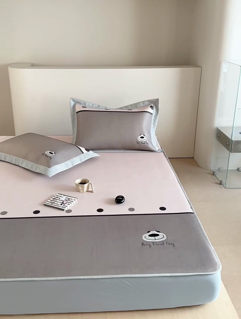 91家纺网 家纺一手货源 找家纺 甜梦 2024新款母婴级7A抗菌养生冰藤席影棚1—床笠款 可爱狗狗（床笠款）