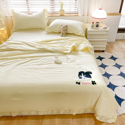 91家纺网 家纺一手货源 找家纺 宜家坊2024新款韩系花边ins风水洗棉夏被四件套 旺旺狗-米黄