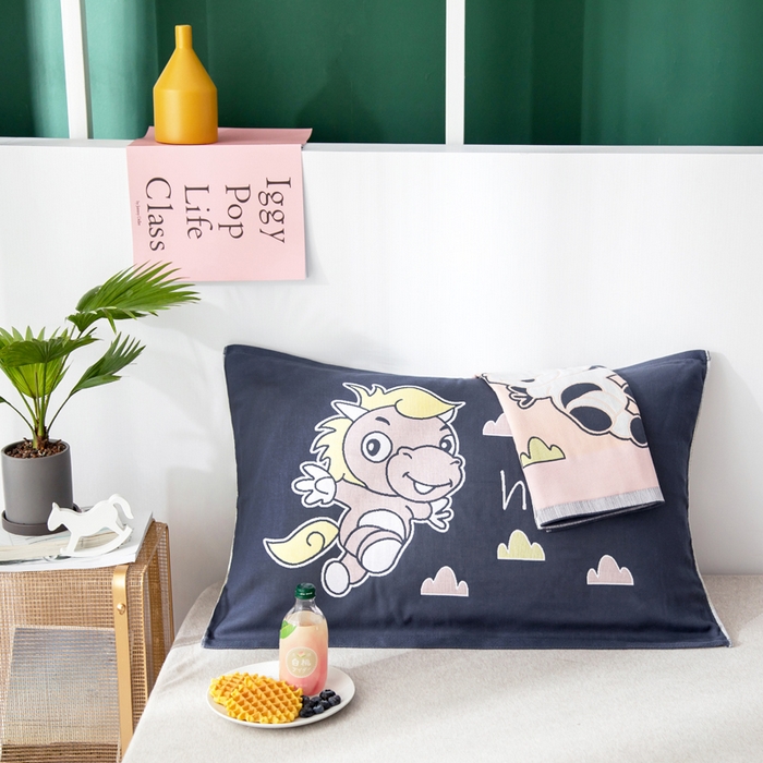 91家纺网 家纺一手货源 找家纺 朴尔2024新款儿童定位卡通大版花全棉四层纱布枕巾 奔奔马53*78CM（成人）/对