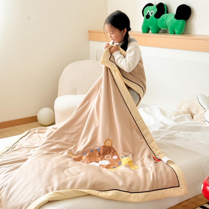 91家纺网 家纺一手货源 找家纺 喜多兔儿童家纺 2024新款莫代尔夏被空调被-萌宝宝系列 卡其色小老虎多多