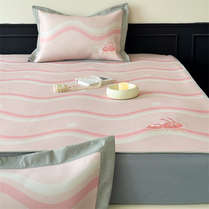 91家纺网 家纺一手货源 找家纺 甜梦 2024新款母婴级7A抗菌养生冰藤席影棚1—床笠款 波浪调皮兔（床笠款）