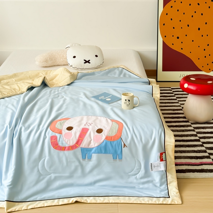 91家纺网 家纺一手货源 找家纺 喜多兔儿童家纺 2024新款莫代尔夏被空调被-萌宝宝系列 蓝色小象问问