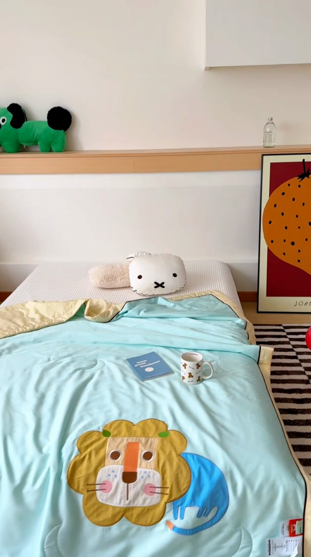 91家纺网 家纺一手货源 找家纺 喜多兔儿童家纺 2024新款莫代尔夏被空调被-萌宝宝系列 湖蓝色小狮子芯芯