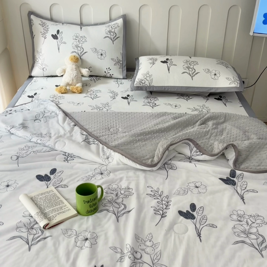 91家纺网 家纺一手货源 找家纺 安哆啦 2024新款A类凉感丝冰豆豆夏被冰丝席冰藤席四件套 夏被-空墨