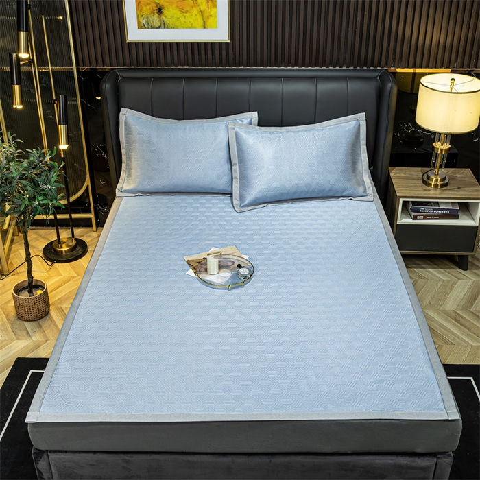 91家纺网 家纺一手货源 找家纺 共鸣沙发垫 新款简约冰丝凉感凉席 冰丝蓝