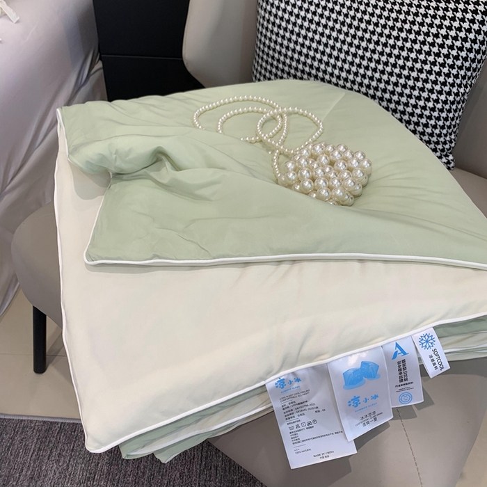 91家纺网 家纺一手货源 找家纺 奈萝家纺 2025新款A类凉感丝小凉皮夏被可机洗夏被新品空调被 薄荷奶绿