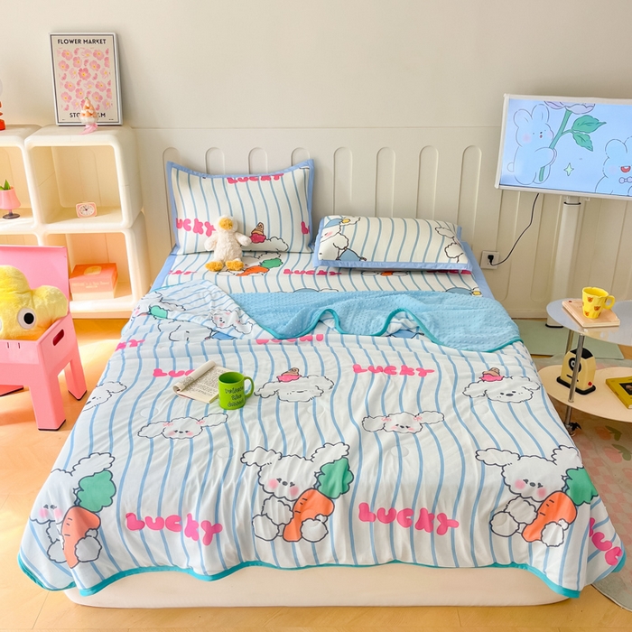 91家纺网 家纺一手货源 找家纺 安哆啦 2024新款A类凉感丝冰豆豆夏被冰丝席冰藤席四件套 夏被-吹泡泡