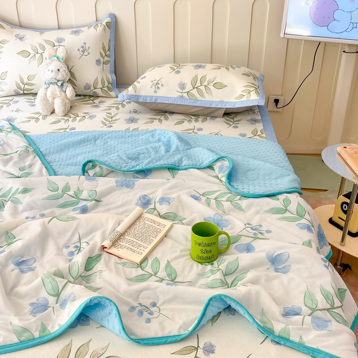 91家纺网 家纺一手货源 找家纺 安哆啦 2024新款A类凉感丝冰豆豆夏被冰丝席冰藤席四件套 夏被-森林来信