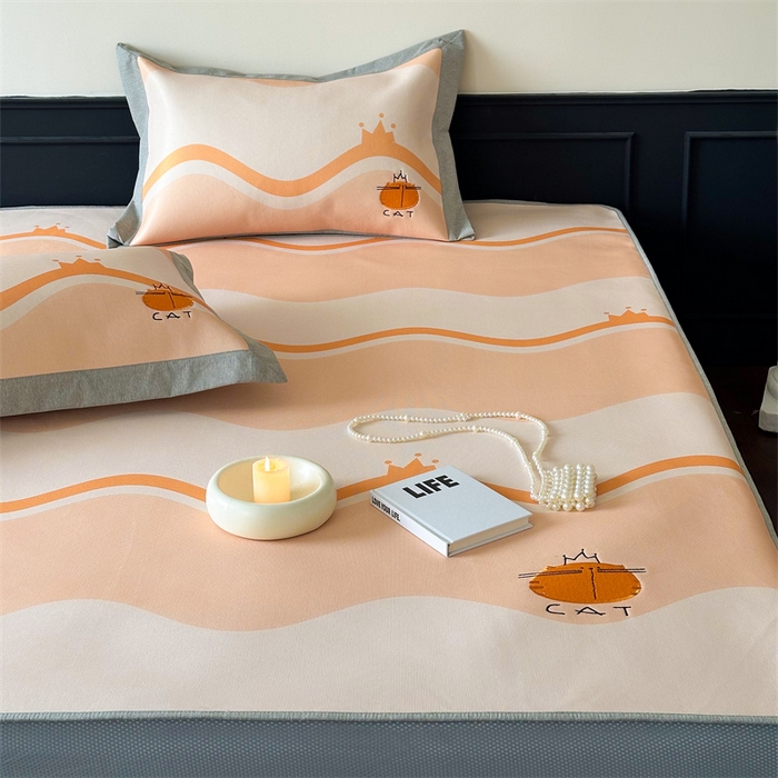 91家纺网 家纺一手货源 找家纺 甜梦 2024新款母婴级7A抗菌养生冰藤席影棚1—床笠款 皇冠橘子猫（床笠款）