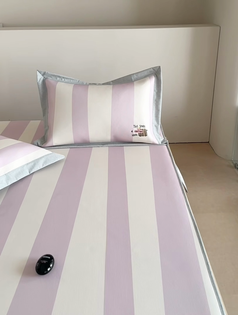 91家纺网 家纺一手货源 找家纺 甜梦 2024新款母婴级7A抗菌养生冰藤席影棚1—床笠款 紫色小河马（床笠款）