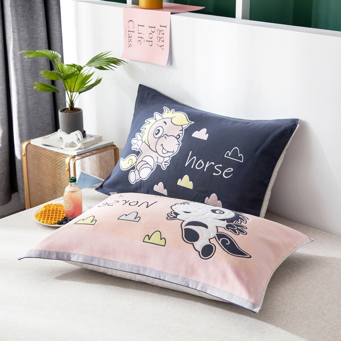 91家纺网 家纺一手货源 找家纺 朴尔2024新款儿童定位卡通大版花全棉四层纱布枕巾 奔奔马53*78CM（成人）/对