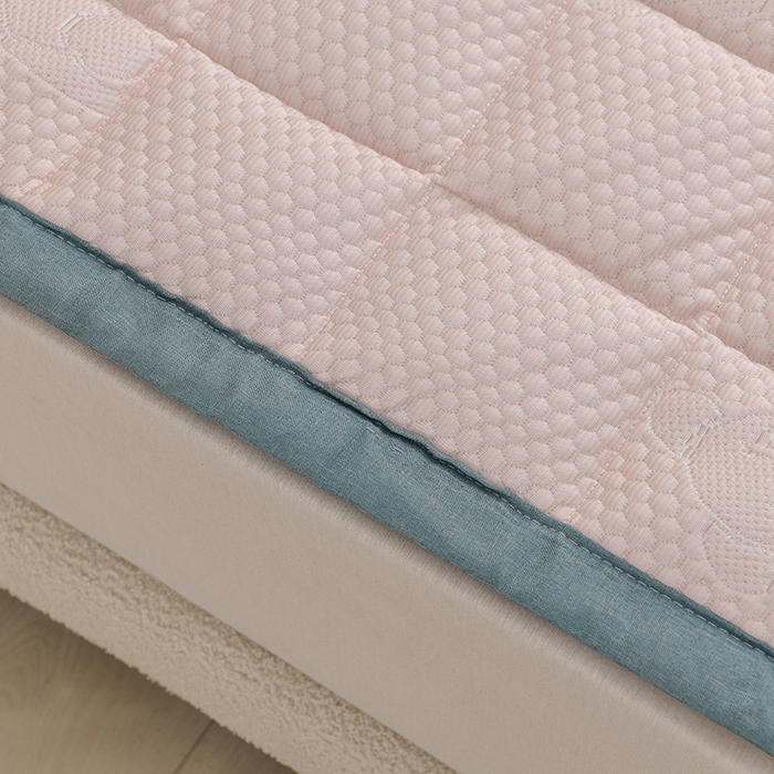 91家纺网 家纺一手货源 找家纺 富威堡家纺  2025高端凉感豆豆凉席款加棉加厚棉花床垫   尊贵粉