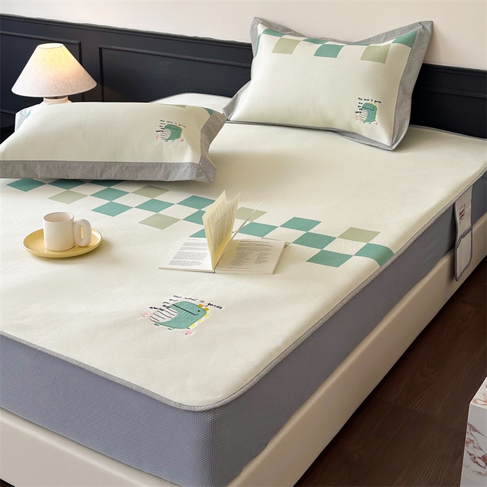 91家纺网 家纺一手货源 找家纺 甜梦 2024新款母婴级7A抗菌养生冰藤席影棚1—床笠款 格子恐龙（床笠款）