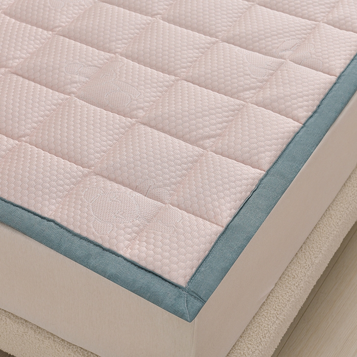 91家纺网 家纺一手货源 找家纺 富威堡家纺  2025高端凉感豆豆凉席款加棉加厚棉花床垫   尊贵粉