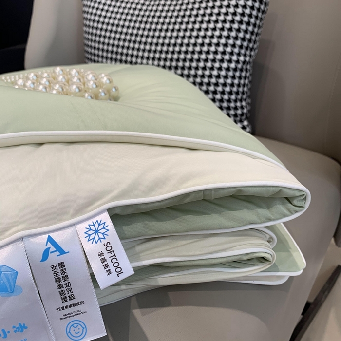 91家纺网 家纺一手货源 找家纺 奈萝家纺 2025新款A类凉感丝小凉皮夏被可机洗夏被新品空调被 薄荷奶绿