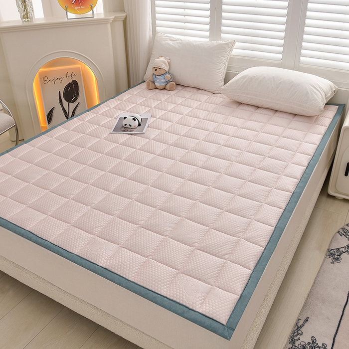 91家纺网 家纺一手货源 找家纺 富威堡家纺  2025高端凉感豆豆凉席款加棉加厚棉花床垫   尊贵粉