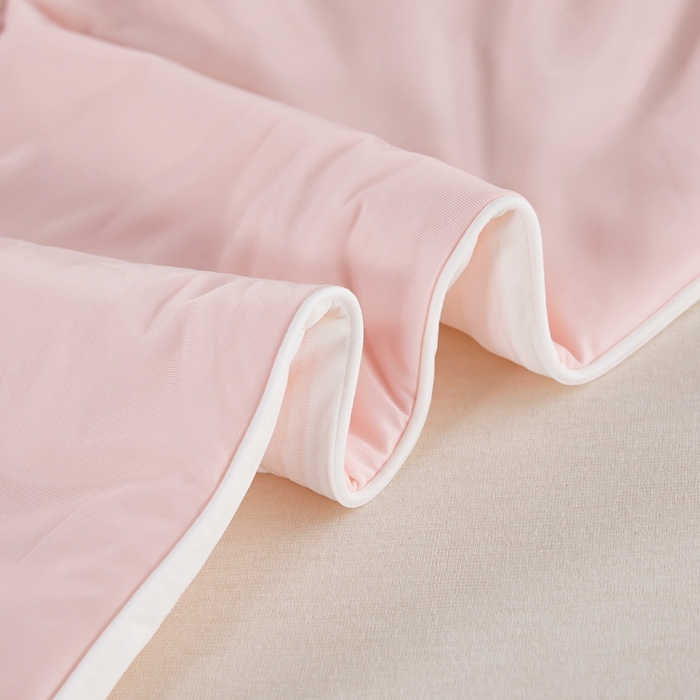 91家纺网 家纺一手货源 找家纺 美宜家 2025新款A类氨纶凉感丝冰激凌夏被被子被芯 粉白