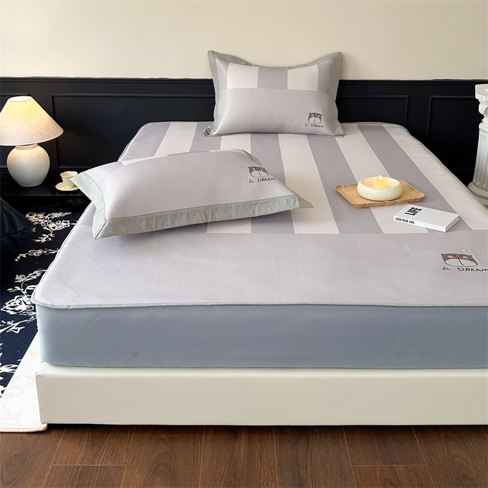 91家纺网 家纺一手货源 找家纺 甜梦 2024新款母婴级7A抗菌养生冰藤席影棚1—床笠款 美梦熊（床笠款）