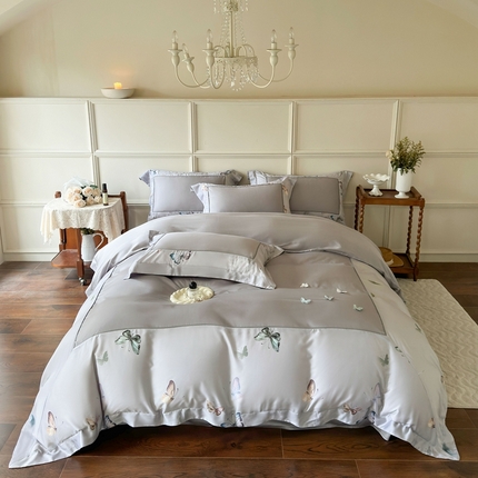 91家纺网 家纺一手货源 找家纺 娇逸家居 2025新款60支兰精天丝数码印花立体绣花天丝四件套-蝶翎 琥珀灰