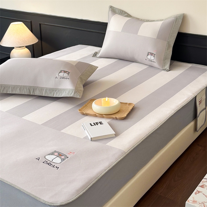 91家纺网 家纺一手货源 找家纺 甜梦 2024新款母婴级7A抗菌养生冰藤席影棚1—床笠款 美梦熊（床笠款）