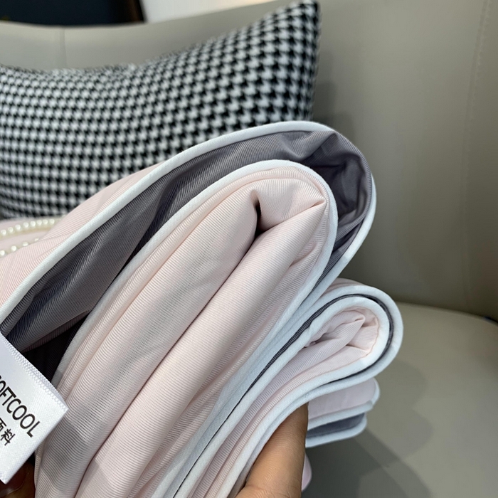 91家纺网 家纺一手货源 找家纺 奈萝家纺 2025新款A类凉感丝小凉皮夏被可机洗夏被新品空调被 嘟嘟粉灰