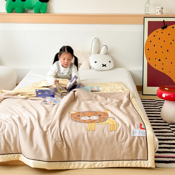 91家纺网 家纺一手货源 找家纺 喜多兔儿童家纺 2024新款莫代尔夏被空调被-萌宝宝系列 卡其色小老虎多多