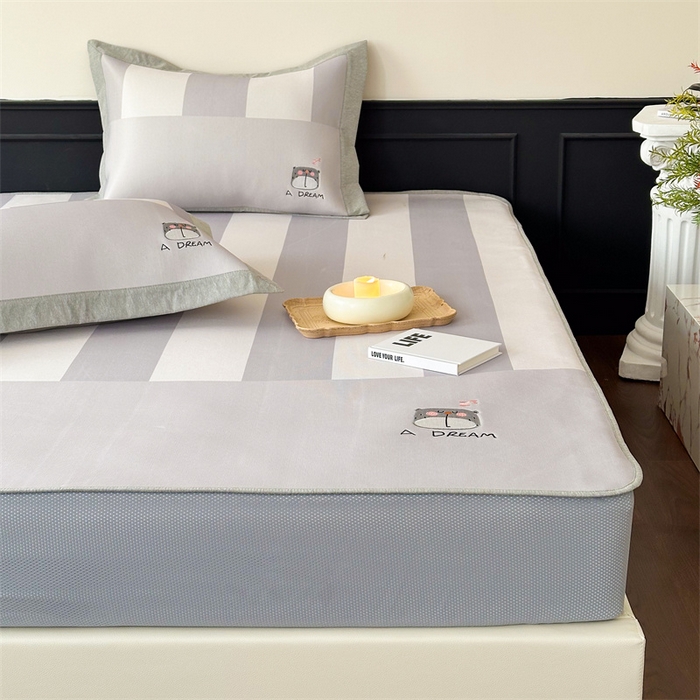 91家纺网 家纺一手货源 找家纺 甜梦 2024新款母婴级7A抗菌养生冰藤席影棚1—床笠款 美梦熊（床笠款）