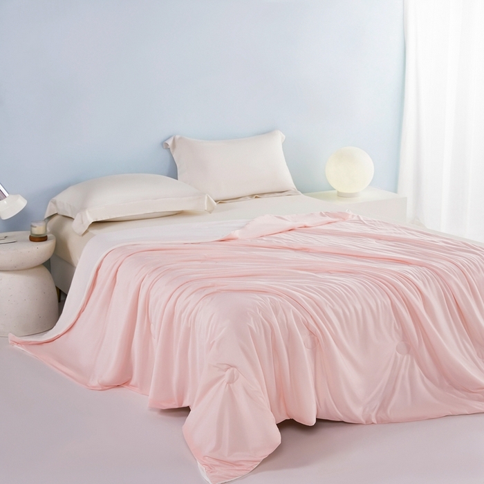 91家纺网 家纺一手货源 找家纺 美宜家 2025新款A类氨纶凉感丝冰激凌夏被被子被芯 粉白