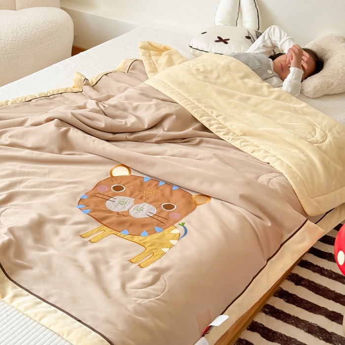 91家纺网 家纺一手货源 找家纺 喜多兔儿童家纺 2024新款莫代尔夏被空调被-萌宝宝系列 卡其色小老虎多多