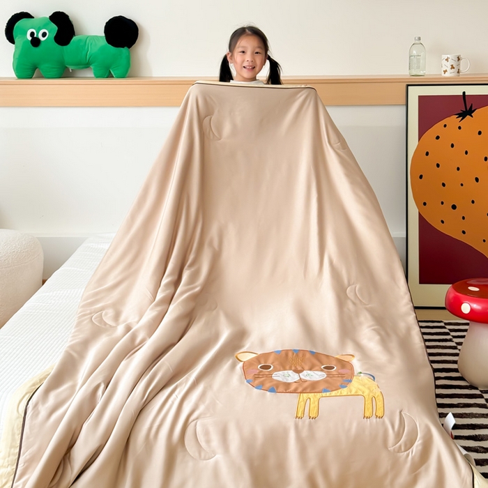 91家纺网 家纺一手货源 找家纺 喜多兔儿童家纺 2024新款莫代尔夏被空调被-萌宝宝系列 卡其色小老虎多多