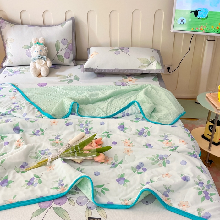 91家纺网 家纺一手货源 找家纺 安哆啦 2024新款A类凉感丝冰豆豆夏被冰丝席冰藤席四件套 夏被-蓝莓