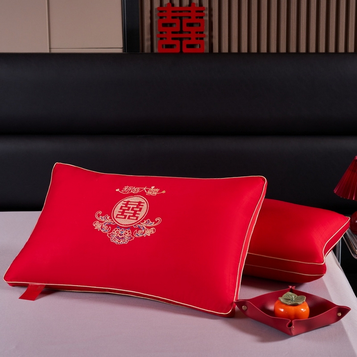91家纺网 家纺一手货源 找家纺 贤内助 2024新款全棉婚庆羽丝枕保健枕枕头枕芯系列 新婚大喜 48*74cm/只
