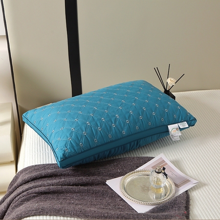 91家纺网 家纺一手货源 找家纺 （总）佳合枕芯 2024新款满天星小方格透气绗绣羽丝绒枕芯枕头