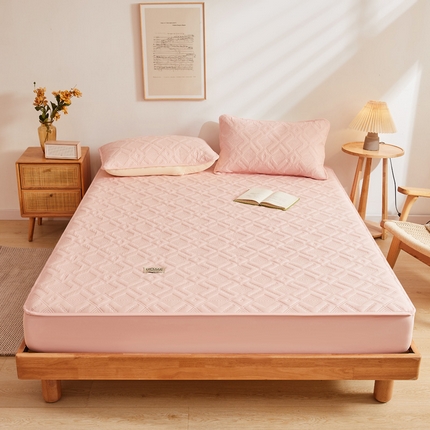 91家纺网 家纺一手货源 找家纺 暖季家纺 2025新款A类原棉母婴级防水床笠 迷宫格-柔粉