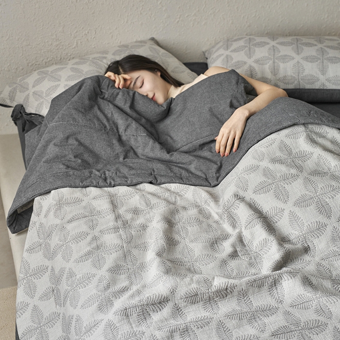 91家纺网 家纺一手货源 找家纺 （总）安莱生活 2024新款双层纱色织提花四叶草夏被及夏被四件套系列