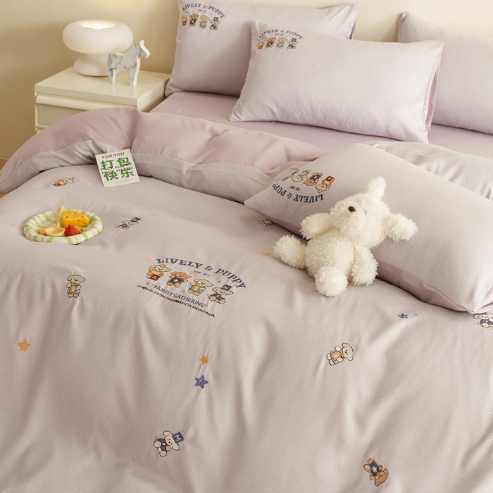 91家纺网 家纺一手货源 找家纺 狂想家 2025新款丝锦缎刺绣四件套 趴趴狗浪漫紫