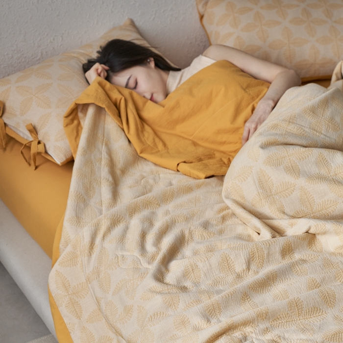 91家纺网 家纺一手货源 找家纺 安莱生活 2024新款双层纱色织提花四叶草夏被及夏被四件套系列 四叶草-黄