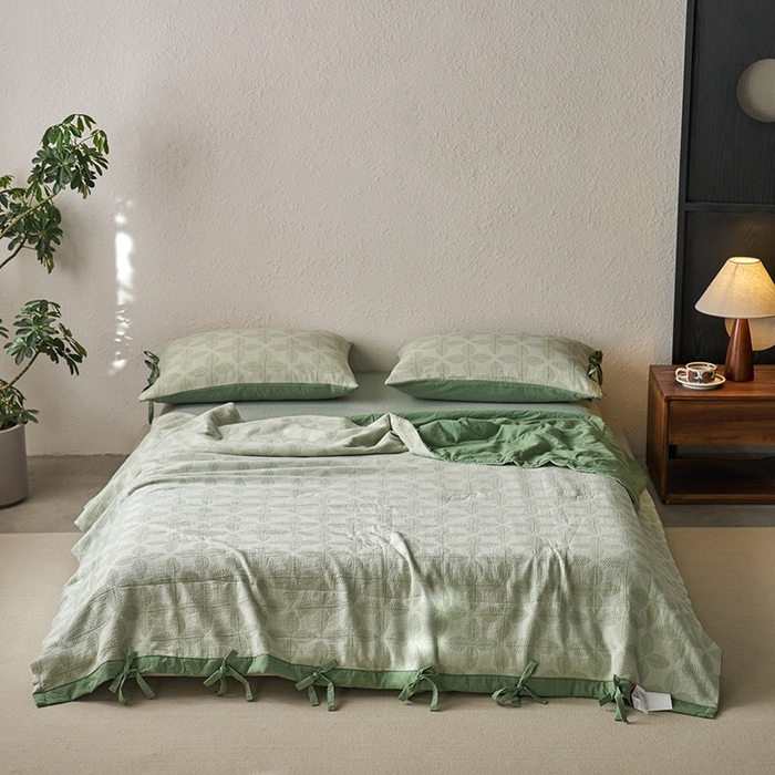 91家纺网 家纺一手货源 找家纺 安莱生活 2024新款双层纱色织提花四叶草夏被及夏被四件套系列 四叶草-绿