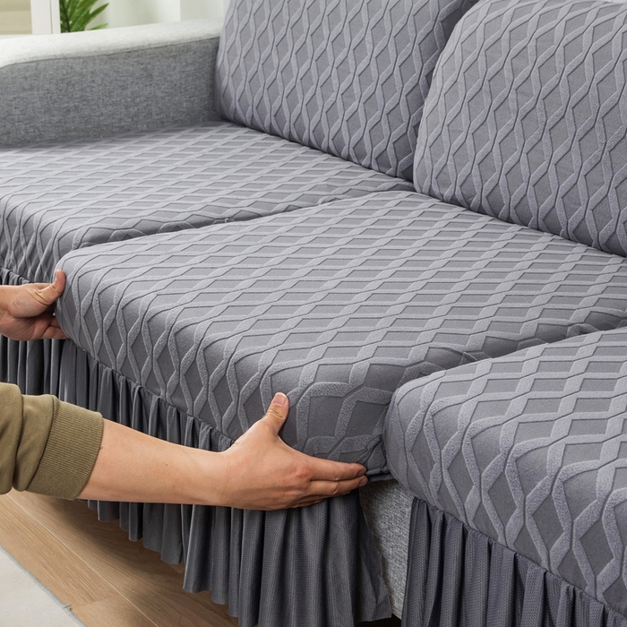 91家纺网 家纺一手货源 找家纺 千彤沙发垫 2024新款裙边款拉花绒菱形格系列沙发笠 深灰