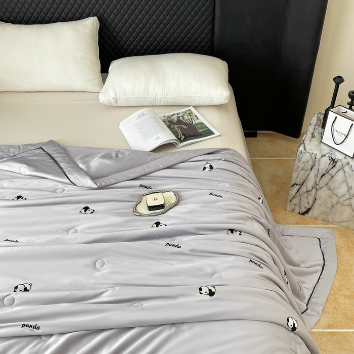 91家纺网 家纺一手货源 找家纺 被靠被 2024新款熊猫刺绣凉感莱赛尔夏被被子被芯 雅灰