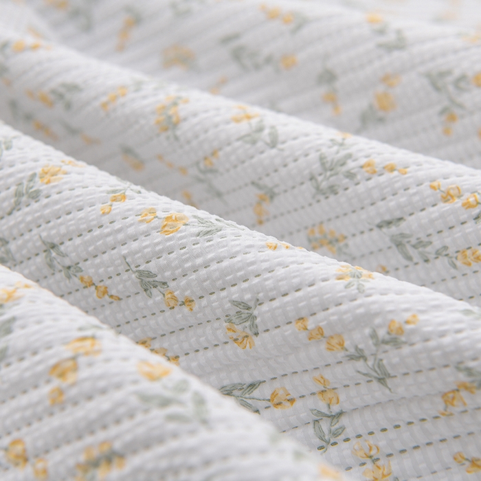 91家纺网 家纺一手货源 找家纺 圣楚家纺 2024新款A类泡泡棉夹棉床盖七里香