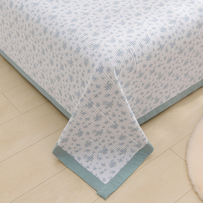 91家纺网 家纺一手货源 找家纺 圣楚家纺 2024新款A类泡泡棉夹棉床盖蓝色海洋