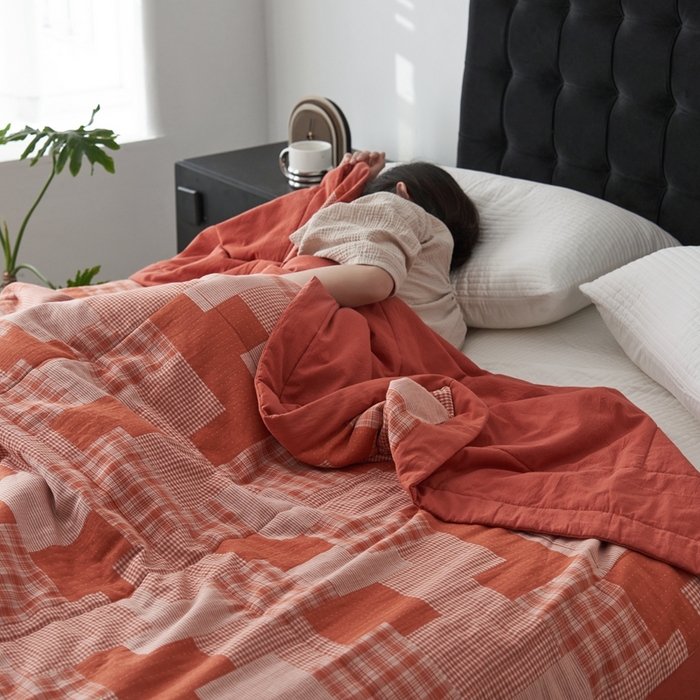 91家纺网 家纺一手货源 找家纺 安莱生活 2024新款双层纱拼布田园单夏被系列 拼布田园-橘红