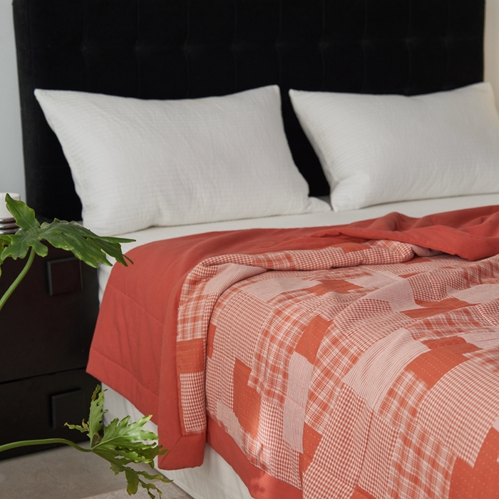 91家纺网 家纺一手货源 找家纺 安莱生活 2024新款双层纱拼布田园单夏被系列 拼布田园-橘红